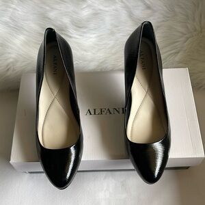 Alfani Women’s Gloria Black Patent Closed toe Classic Pumps. Various Sizes.
